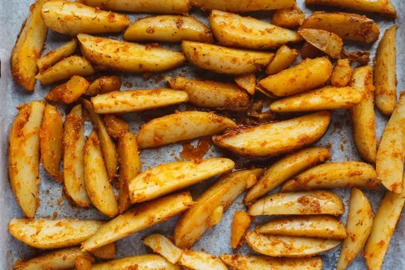 Garlic potatoes with spices in air fryer